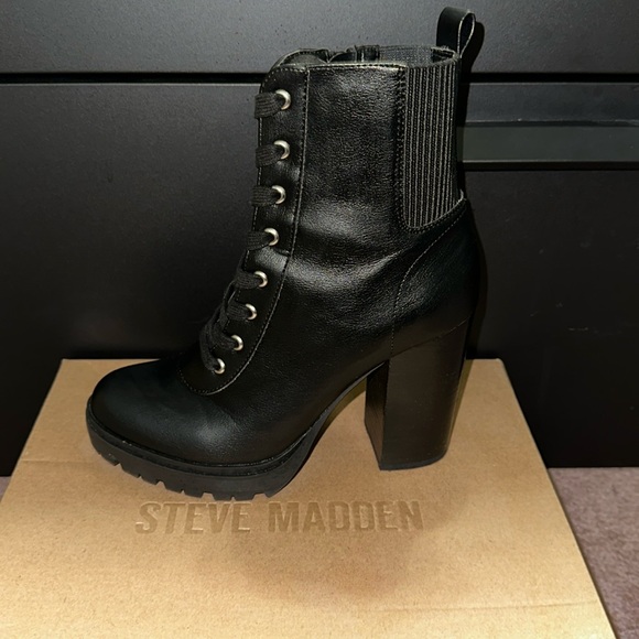 STEVE MADDEN BLACK LACE UP BOOTS - Picture 1 of 5